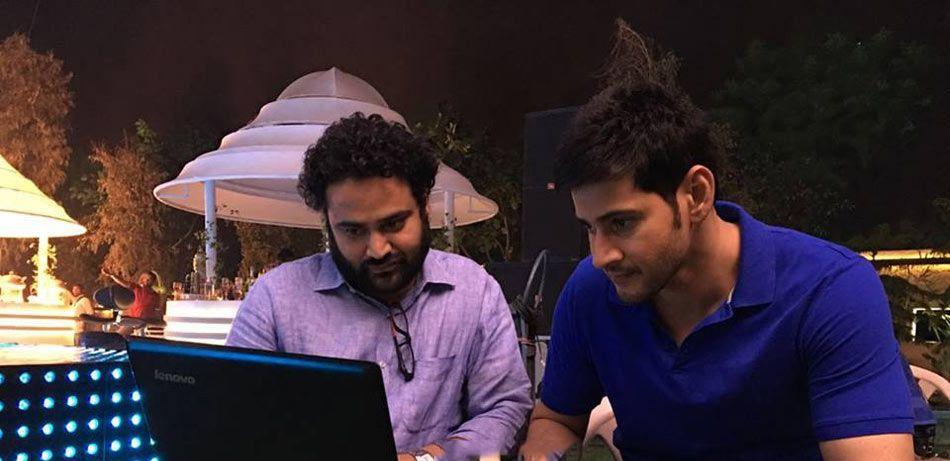 Mahesh Babu watches Okka Ammayi Tappa Trailer Photos
