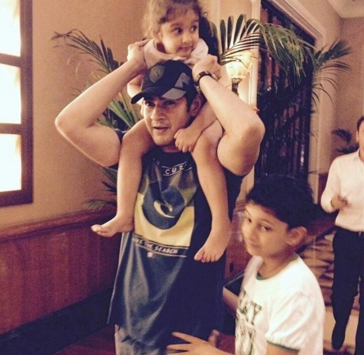 Mahesh Babu With His childrens Photos