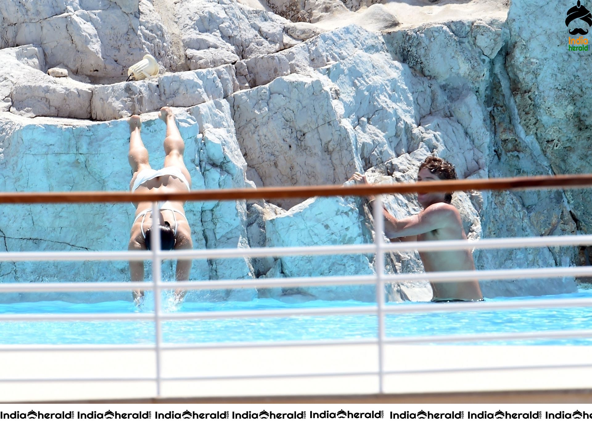 Michelle Rodriguez caught in Bikini At the Hotel Eden Roc i