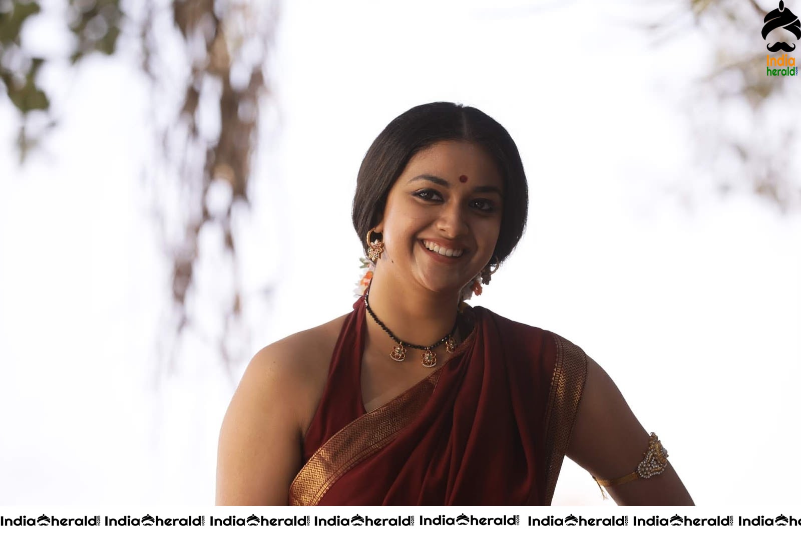 Mohanlal and Keerthy Suresh featuring Marakkar Arabikadalin