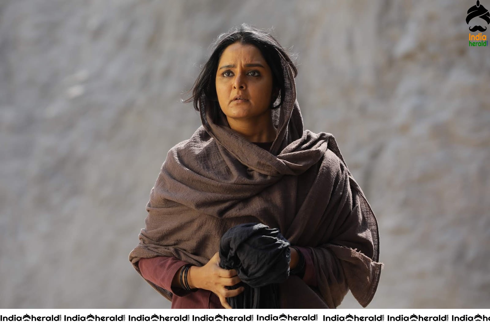 Mohanlal and Keerthy Suresh featuring Marakkar Arabikadalin