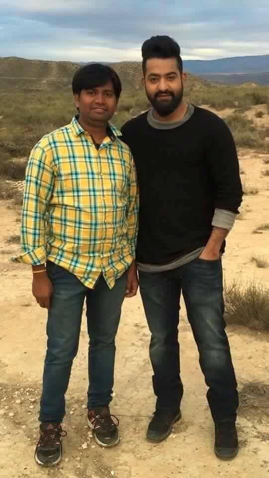 Nanaku Prematho movie team spoted at shooting place