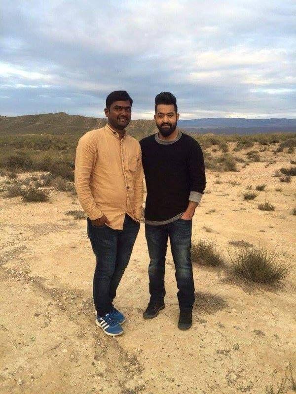 Nanaku Prematho movie team spoted at shooting place