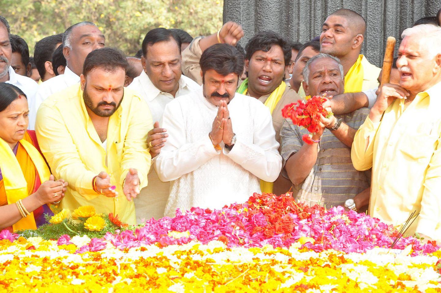 NTR's 20th Vardhanthi Photos At NTR Ghat