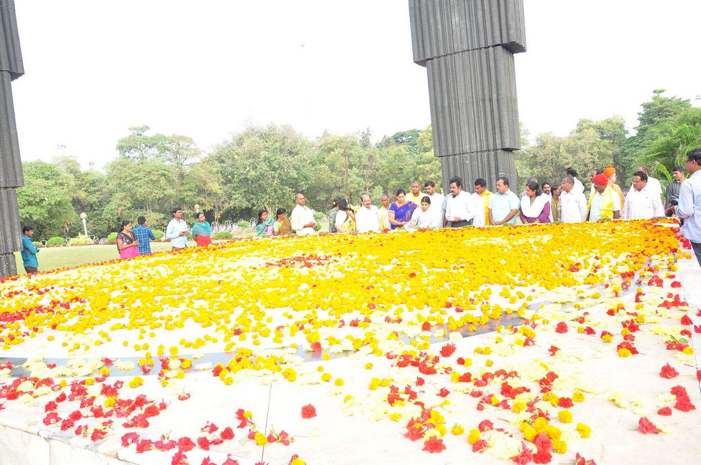 NTR's 20th Vardhanthi Photos At NTR Ghat