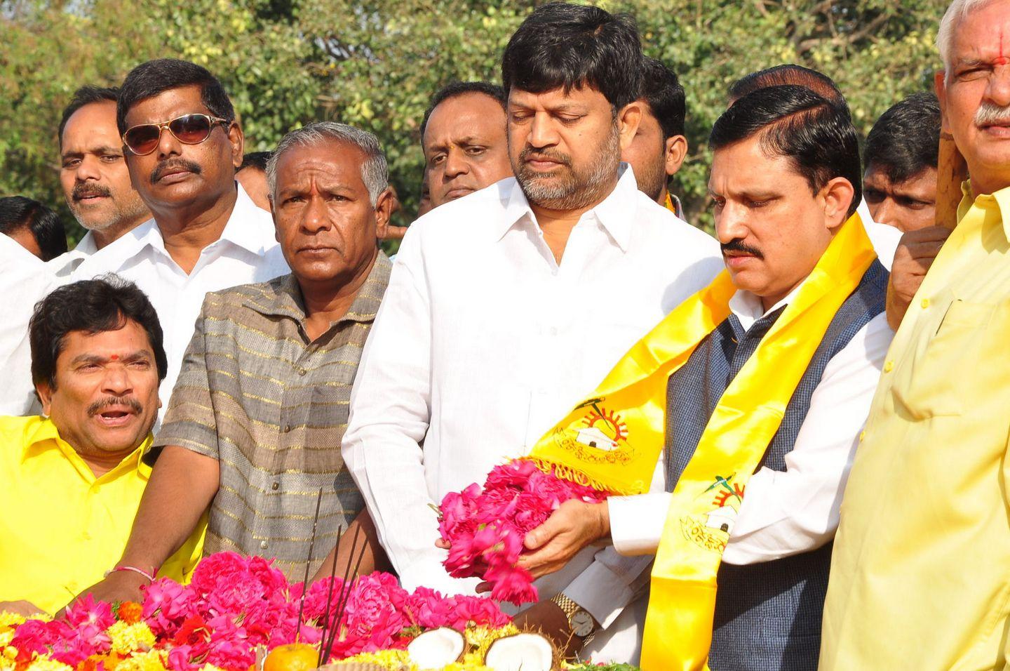 NTR's 20th Vardhanthi Photos At NTR Ghat