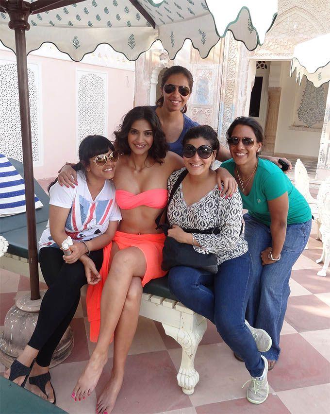 OMG!! Leaked Shocking Pictures of Bollywood Celebs
