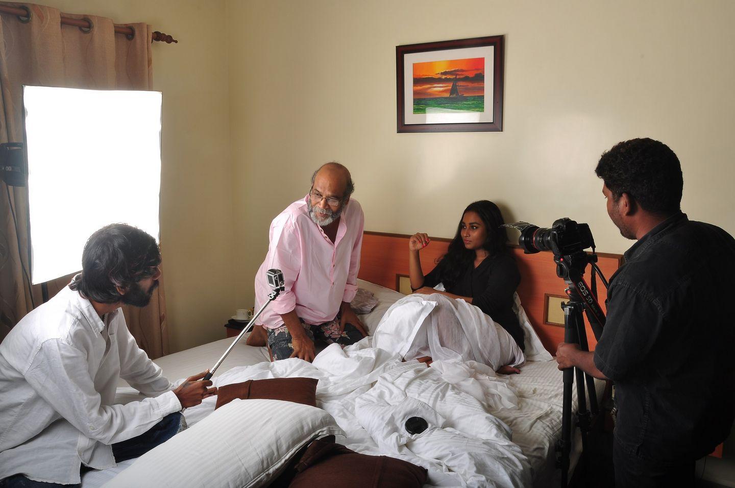 Oru Iyakkunarin Kadhal Diary Movie Stills