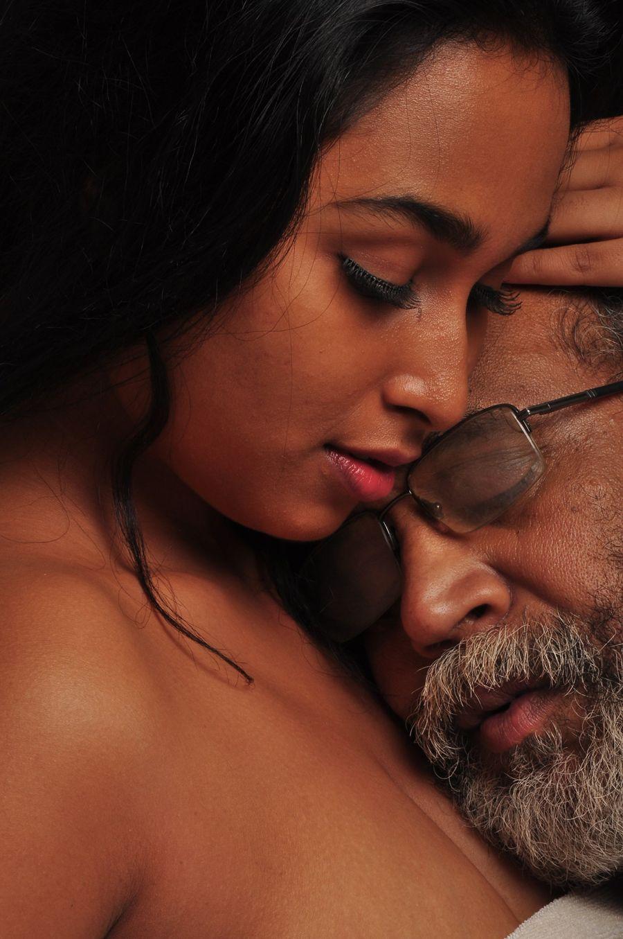 Oru Iyakkunarin Kadhal Diary Movie Stills