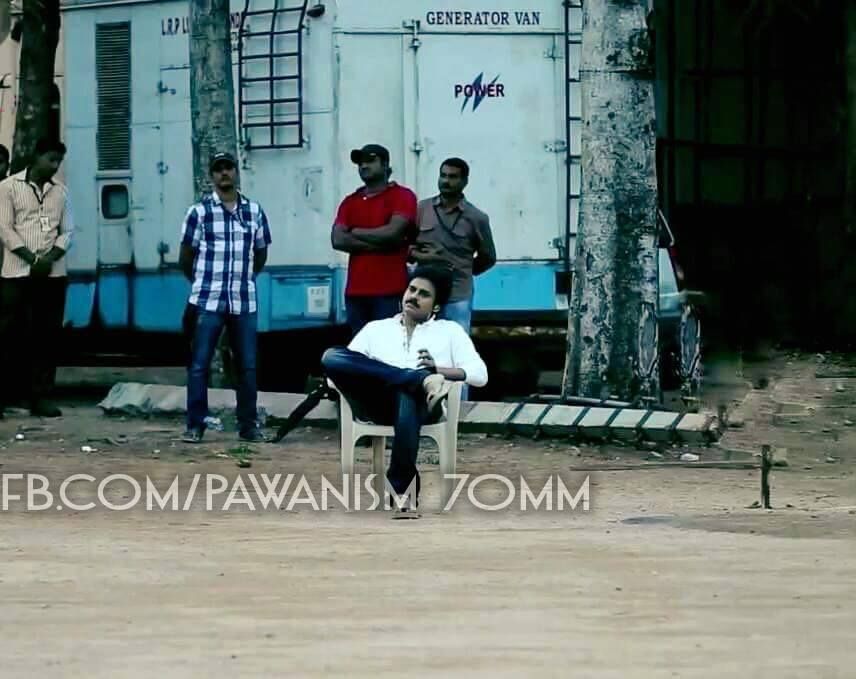 Pawan Kalyan Latest Pics on the Sets of Sardar Gabbar Singh
