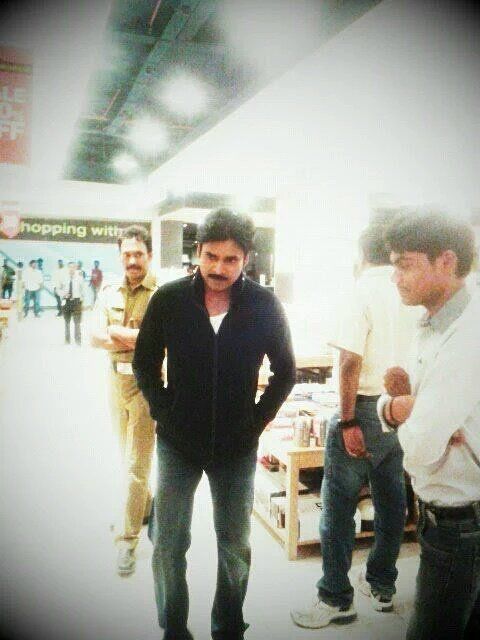 Pawan Kalyan Latest Unseen Pics from Sardaar Gabbar Singh Sets