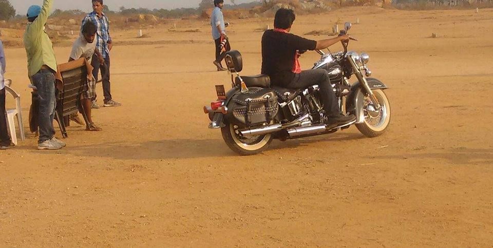 Pawan Kalyan Unseen Leaked Photos from the sets of Sardaar Gabbar Singh