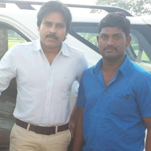 Pawan Kalyan Unseen Leaked Photos from the sets of Sardaar Gabbar Singh