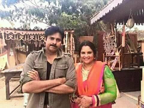 Pawan Kalyan Unseen Leaked Photos from the sets of Sardaar Gabbar Singh