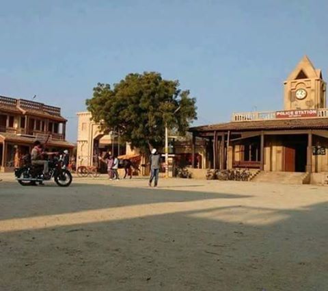 Pawan Kalyan Unseen Leaked Photos from the sets of Sardaar Gabbar Singh