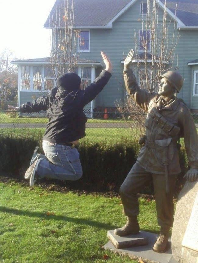 People Who Got Really Weird With Statues In Public