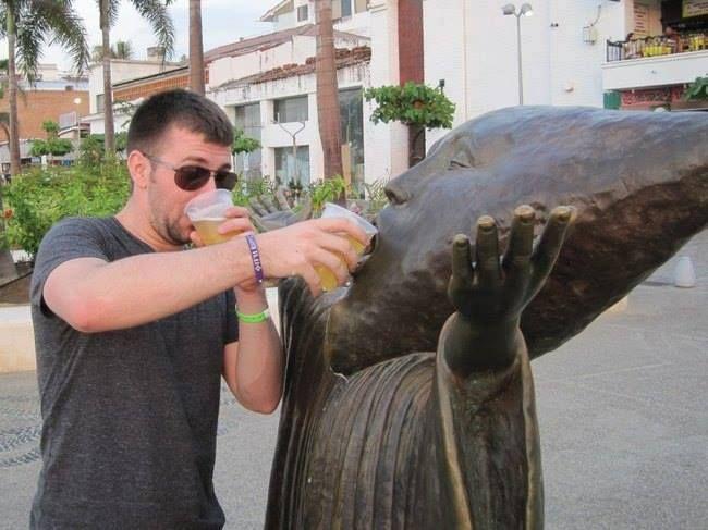 People Who Got Really Weird With Statues In Public