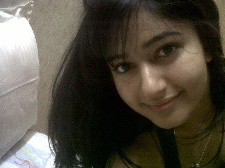 Poonam Bajwa Selfie and Unseen Photos