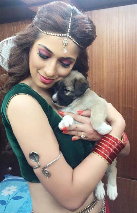 Raai Laxmi on the Sets of Sardar Gabbar Singh