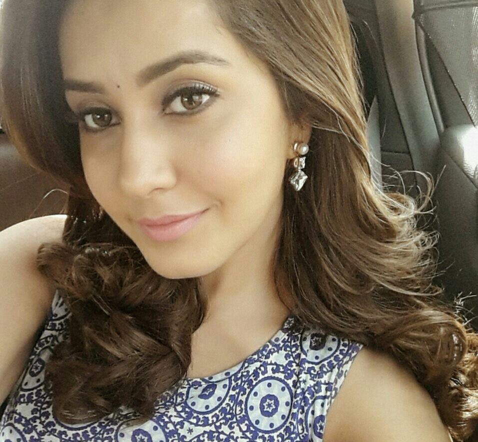 Raashi Khanna Unseen Pictures