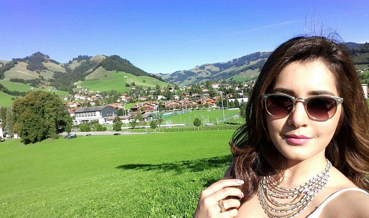 Raashi Khanna Unseen Pictures
