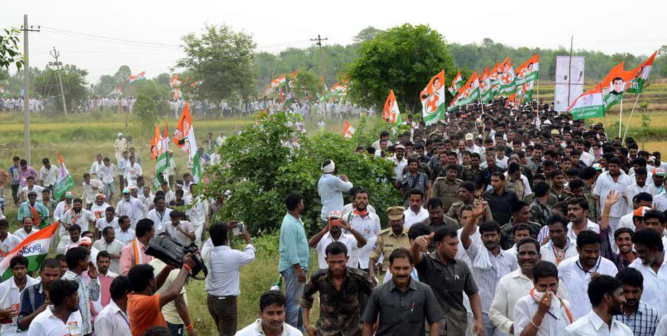 Rahul Gandhi Raithu Bharosa Yatra Photos