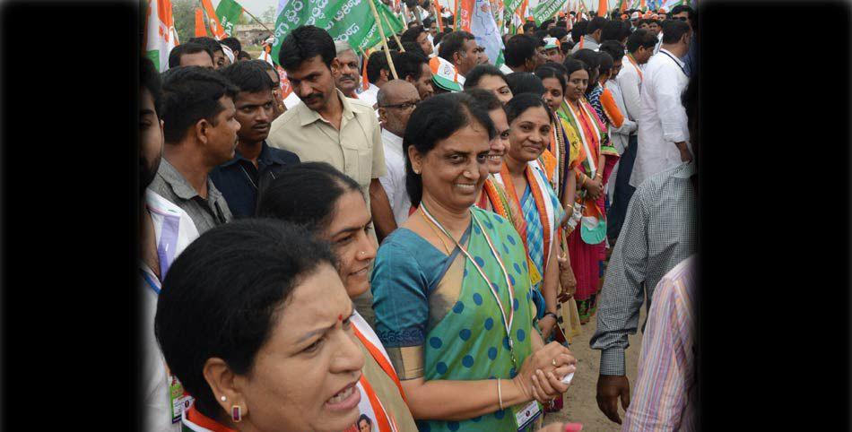 Rahul Gandhi Raithu Bharosa Yatra Photos