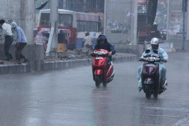 Rain continues to lash Hyderabad city rare photos
