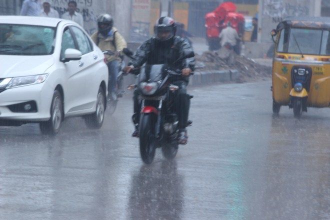 Rain continues to lash Hyderabad city rare photos