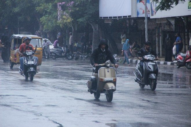 Rain continues to lash Hyderabad city rare photos