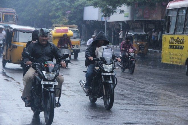 Rain continues to lash Hyderabad city rare photos
