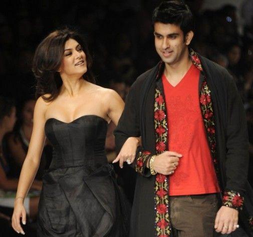 Raksha Bandhan Special : Celebs with their Siblings 