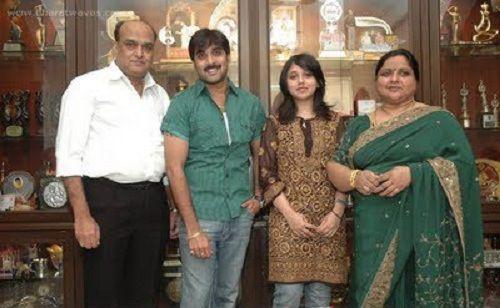 Raksha Bandhan Special : Celebs with their Siblings 