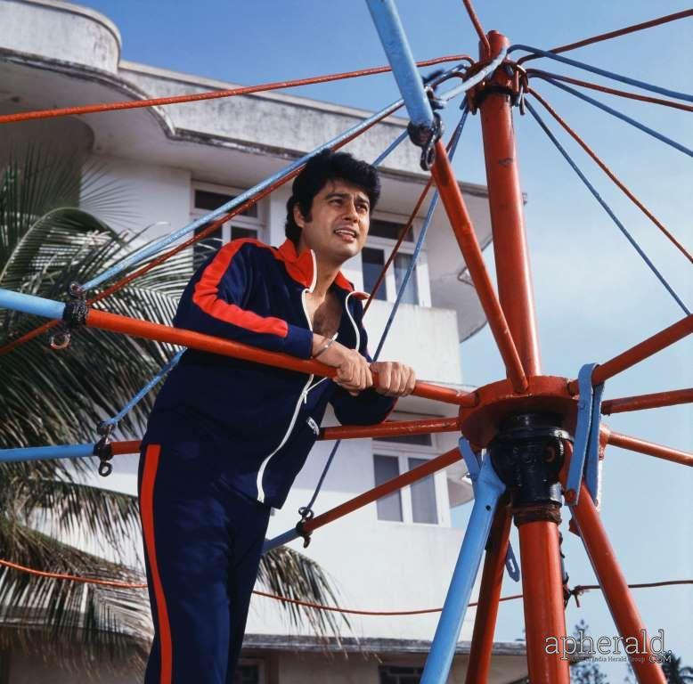 Rare Pics Of Bollywood Stars