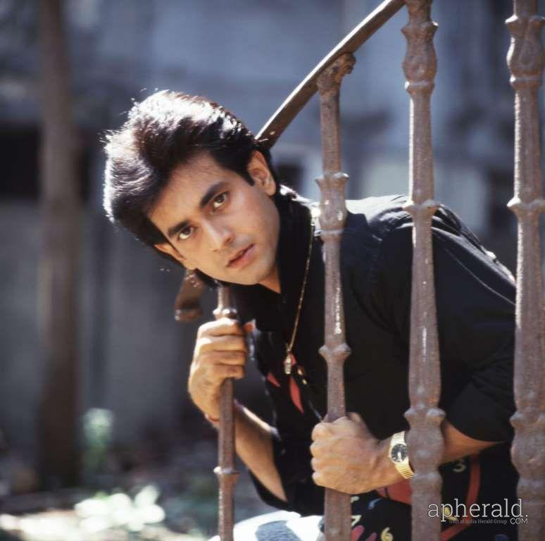 Rare Pics Of Bollywood Stars