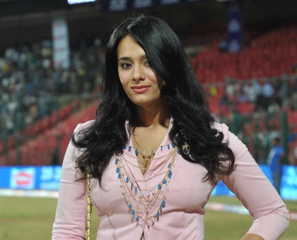 Rare pics of hot anchors unseened images