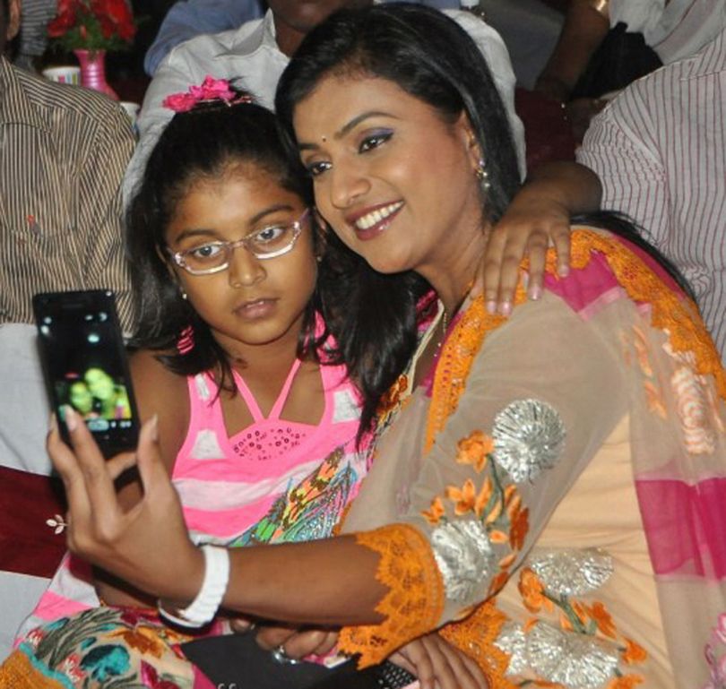 Roja with Daughter Anshu Malika Unseen Pics