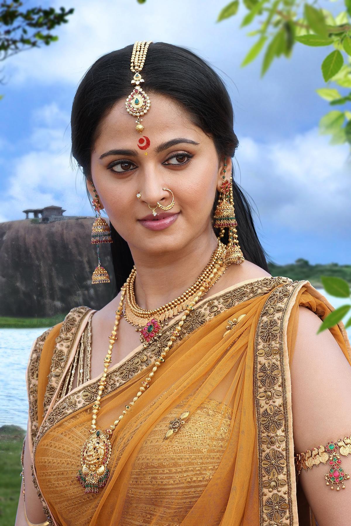 rudhramadevi release date poster