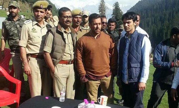 Salman Khan with Fans Unseen Pics