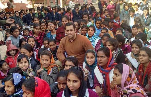 Salman Khan with Fans Unseen Pics