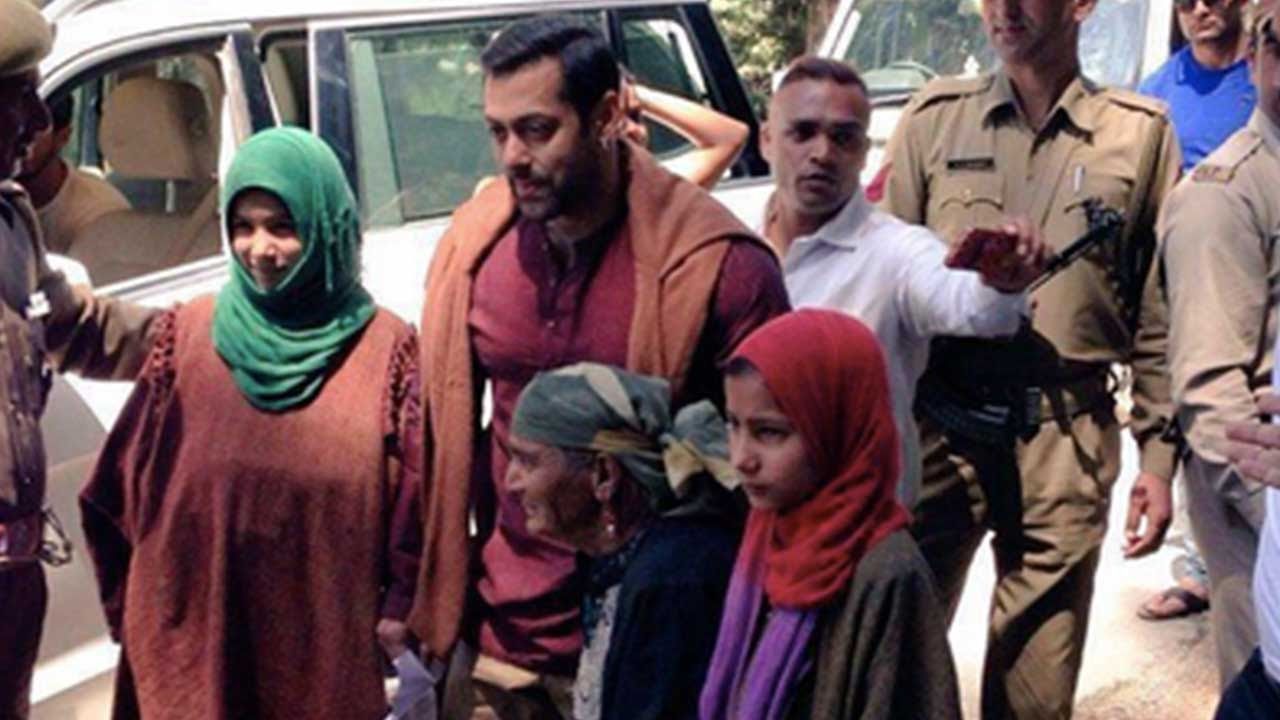 Salman Khan with Fans Unseen Pics