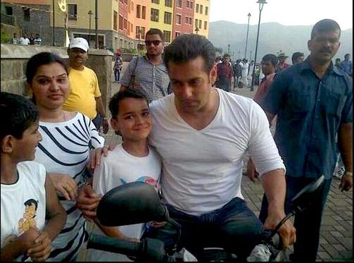 Salman Khan with Fans Unseen Pics