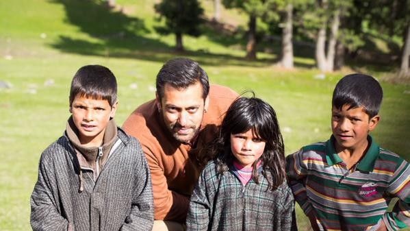 Salman Khan with Fans Unseen Pics
