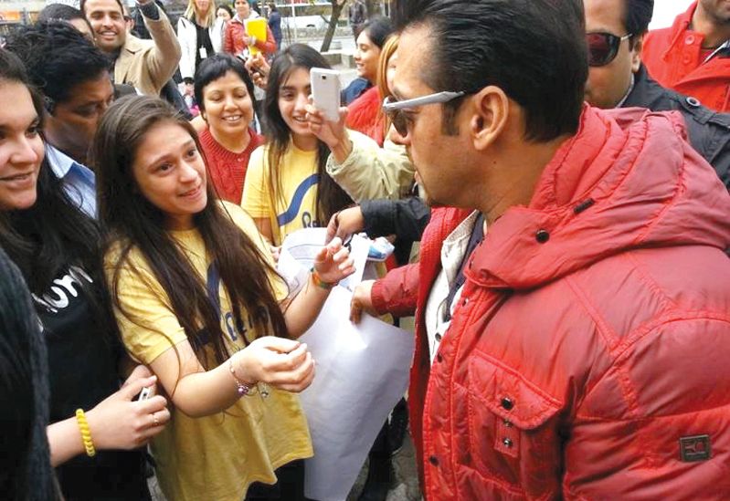 Salman Khan with Fans Unseen Pics