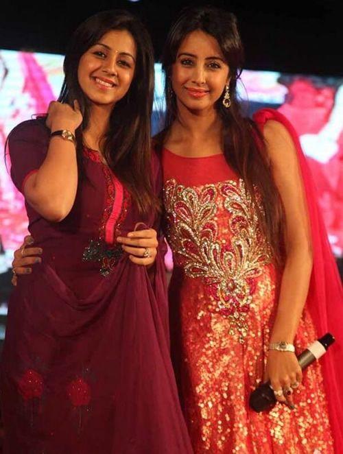 Sanjjanaa With Sister Rare Photos