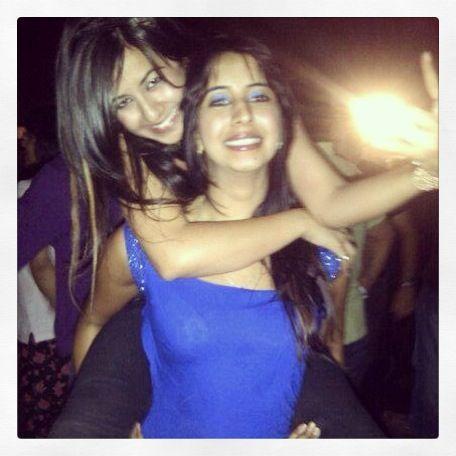 Sanjjanaa With Sister Rare Photos