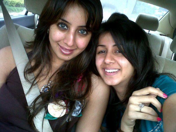 Sanjjanaa With Sister Rare Photos