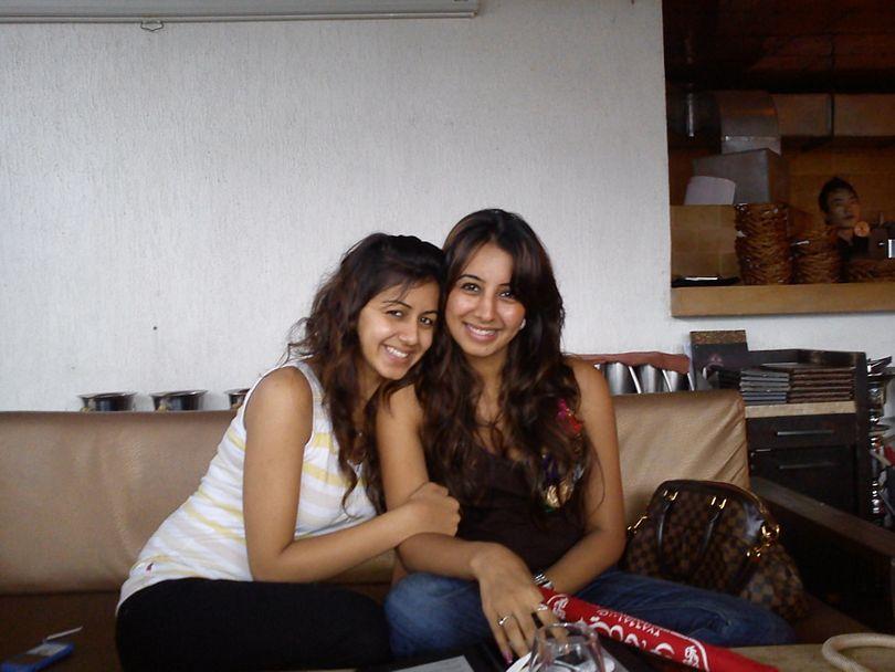 Sanjjanaa With Sister Rare Photos