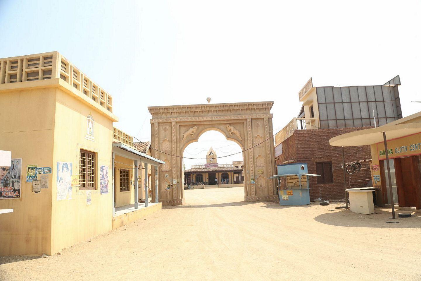 Sardar Gabbar Singh Set Photos