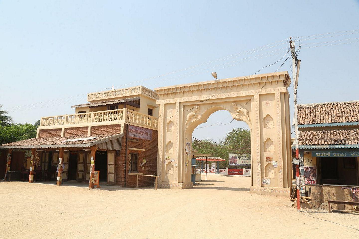 Sardar Gabbar Singh Set Photos